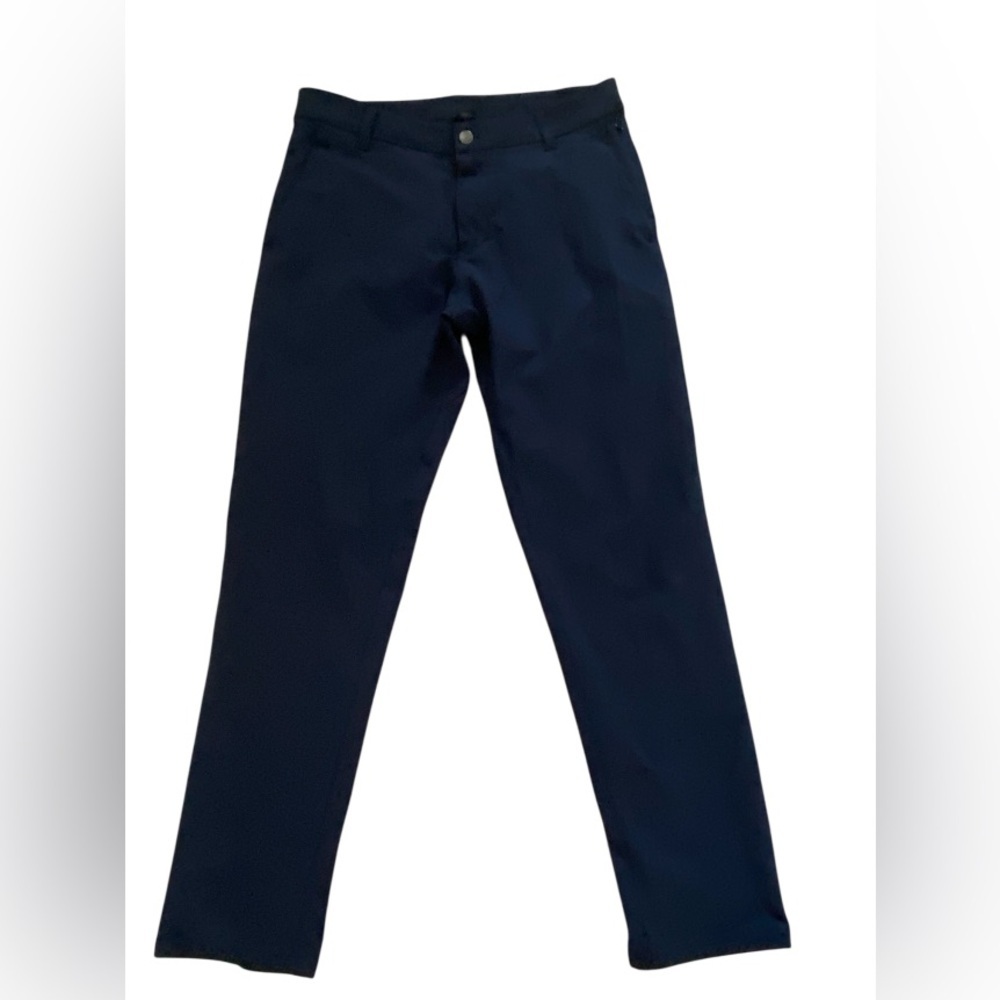 Lululemon ABC trousers size 32/30 in navy color, two back snap pockets, one zip